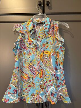 New York & Company Sky Blue Paisley Sleeveless Button-Down Top
